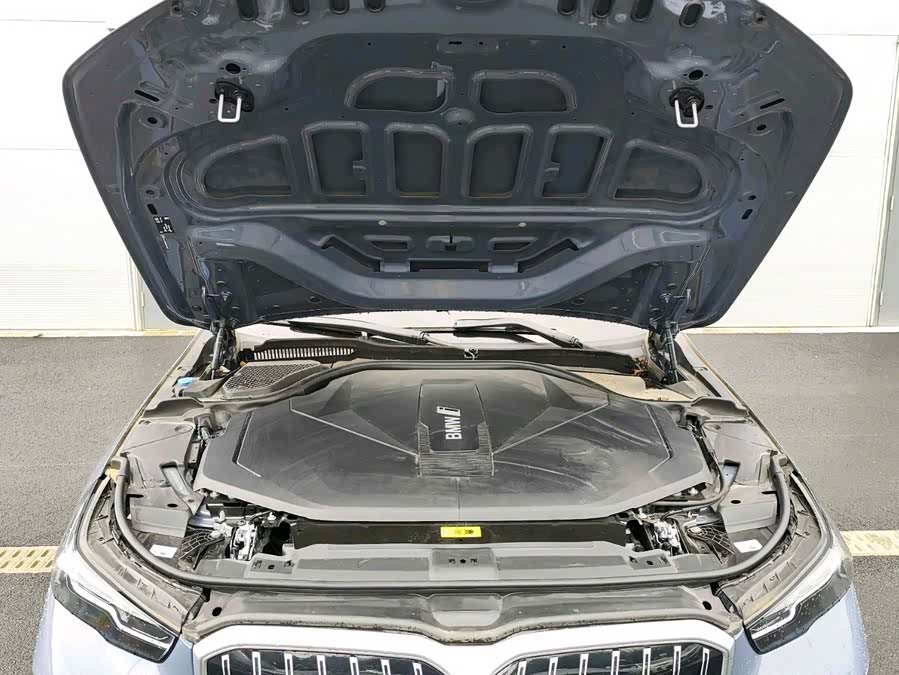 BMW i5 2024 car image #17