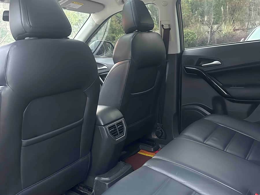 MG GS 2015 car image #17