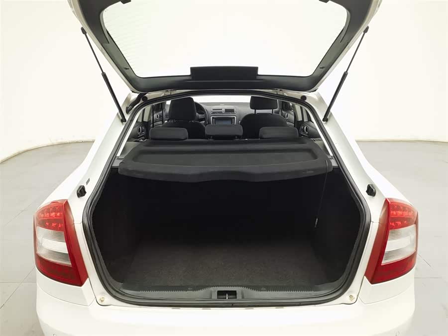 Skoda Octavia 2013 car image #17