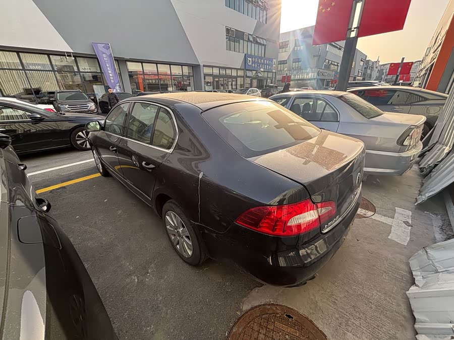 Skoda Superb 2010 car image #17