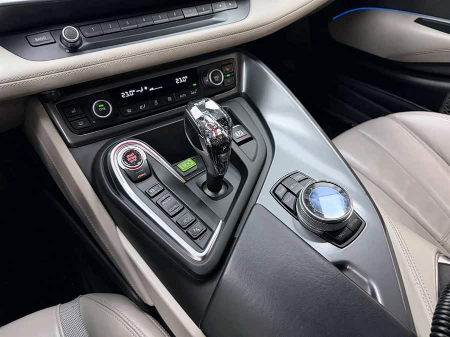 BMW i8 2015 صورة سيارة #17