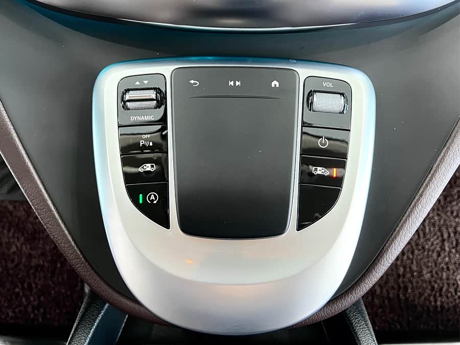 Mercedes-Benz V Class 2023 immagine di auto #17