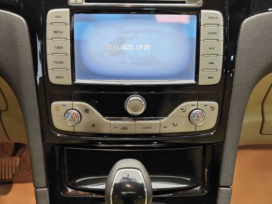 Ford S-MAX 2012 #17 Ford S-MAX 2012 car image #17