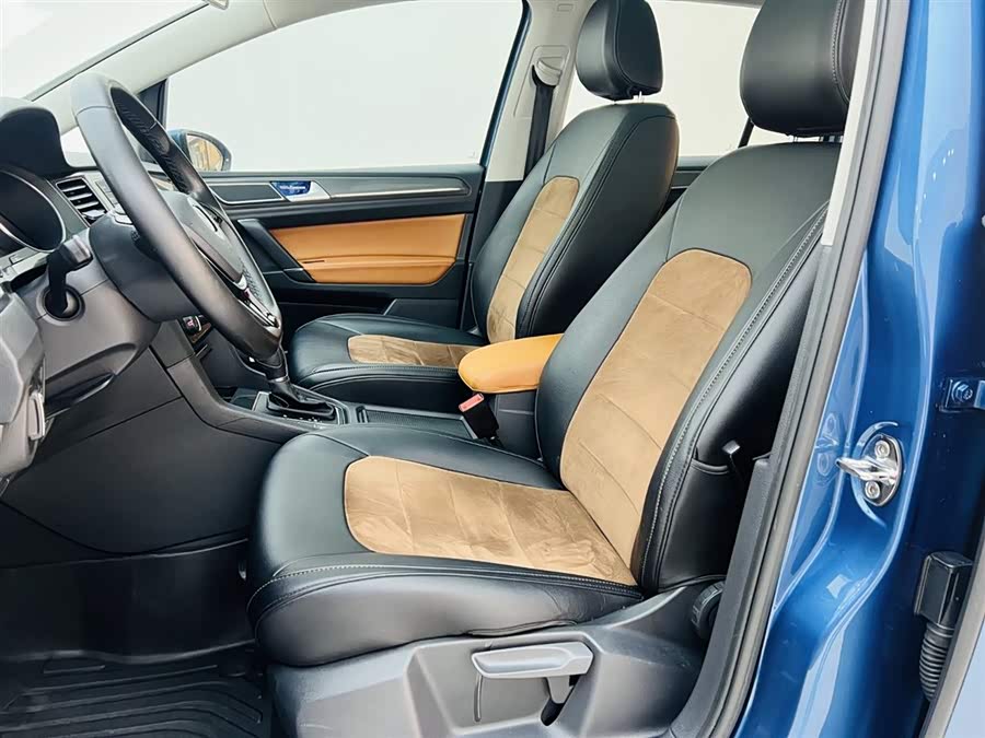 Volkswagen Golf Sportsvan 2017 car image #17
