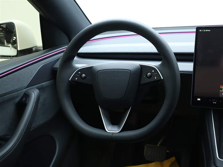 Tesla Model Y L 2025 immagine di auto #17