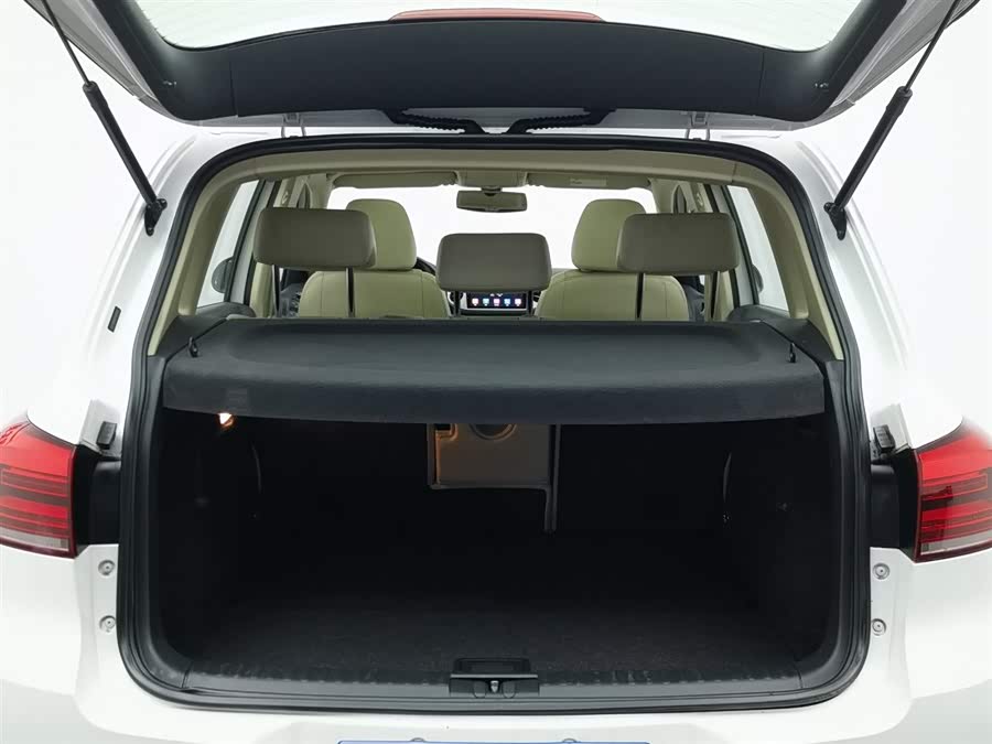 Volkswagen Tiguan 2016 car image #17