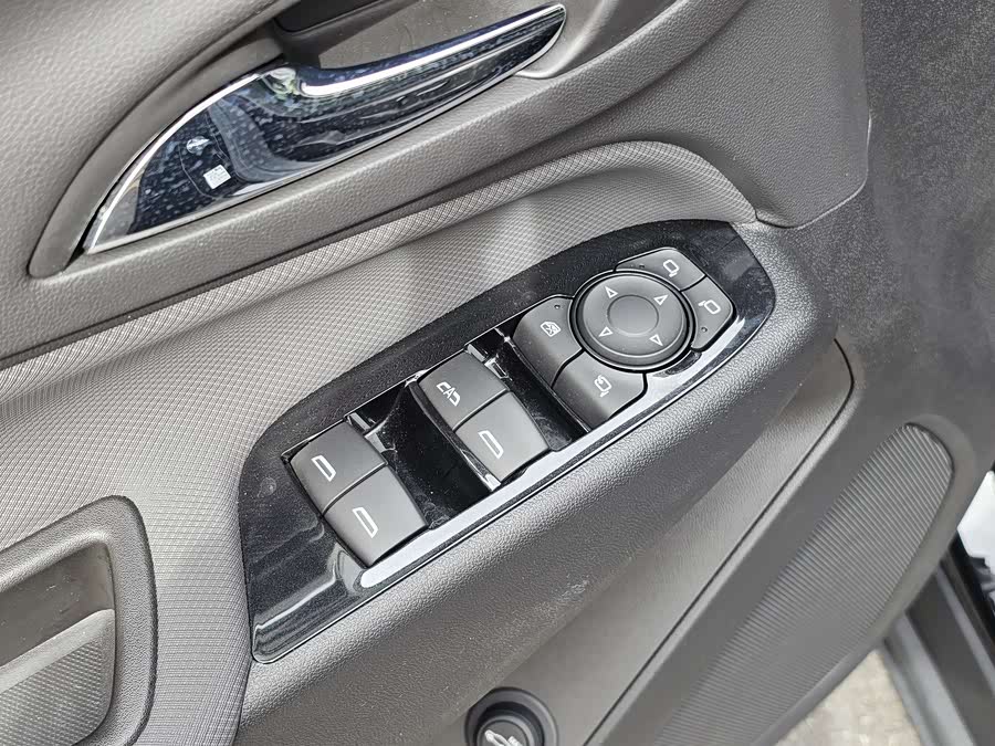 Chevrolet Equinox 2023 car image #17