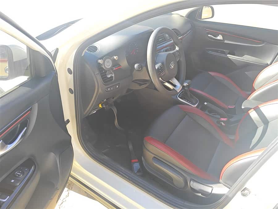 Kia Rio Cross 2018 صورة سيارة #17