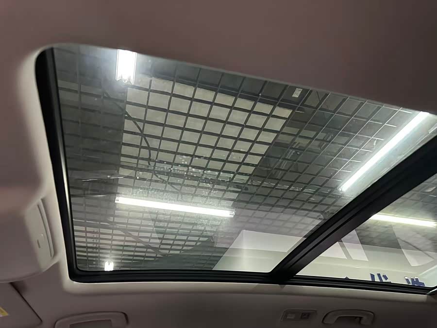 Volkswagen Tiguan L 2022 car image #17