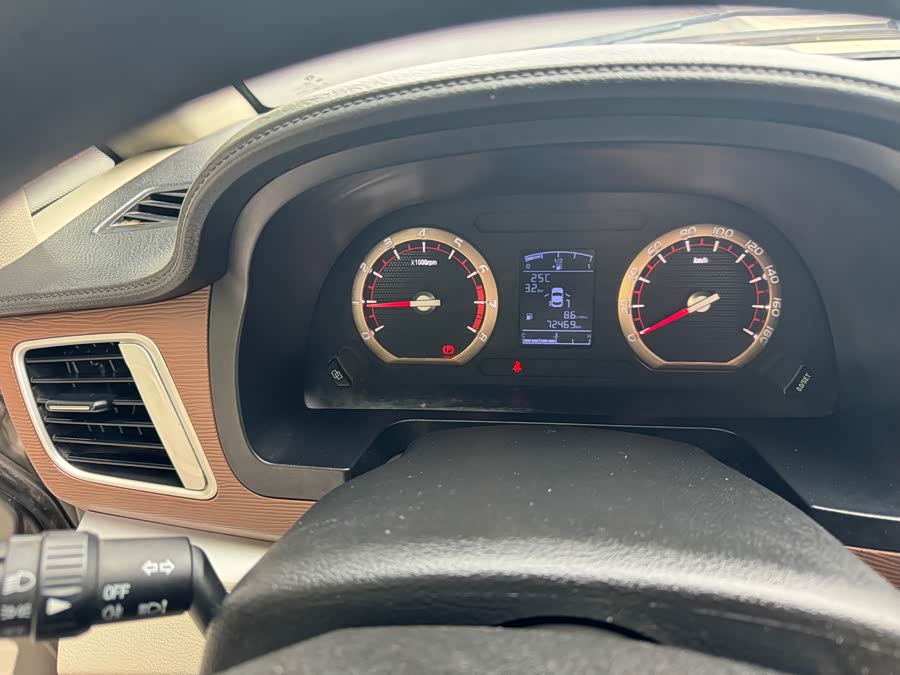 Forthing Lingzhi 2020 car image #17