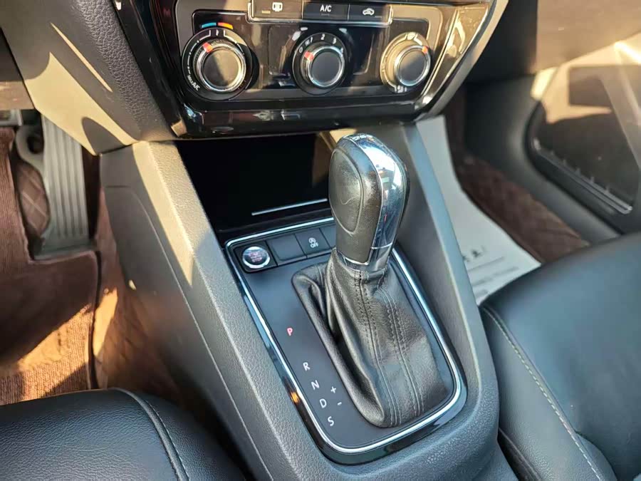 Volkswagen Sagitar 2019 imagem de carro #17