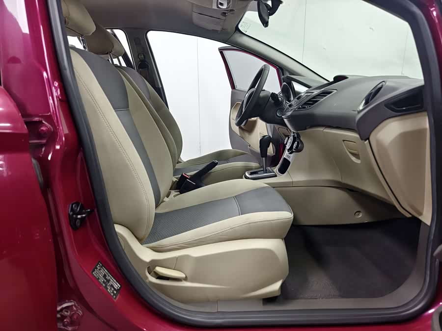 Ford Fiesta 2012 car image #17