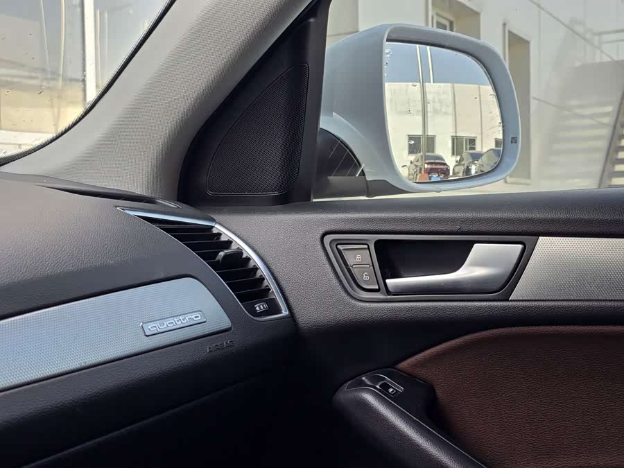 Audi Q5 2015 car image #17