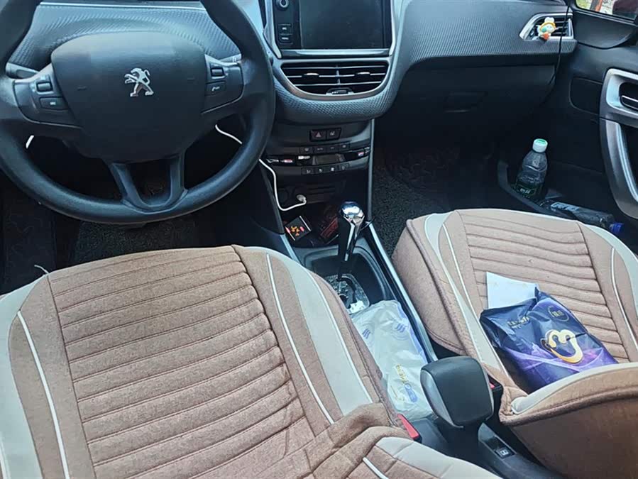 Peugeot 2008 2018 car image #17