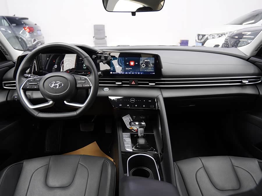 Hyundai Elantra 2022 immagine di auto #17