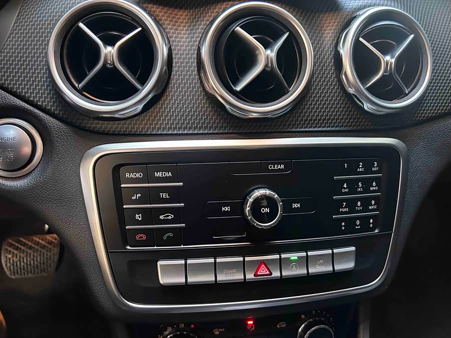 Mercedes-Benz GLA Class 2019 #17 Mercedes-Benz GLA Class 2019 car image #17