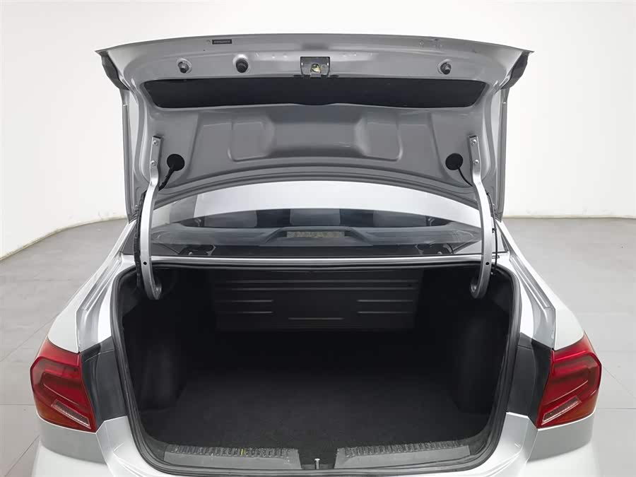 Volkswagen Jetta 2019 immagine di auto #17