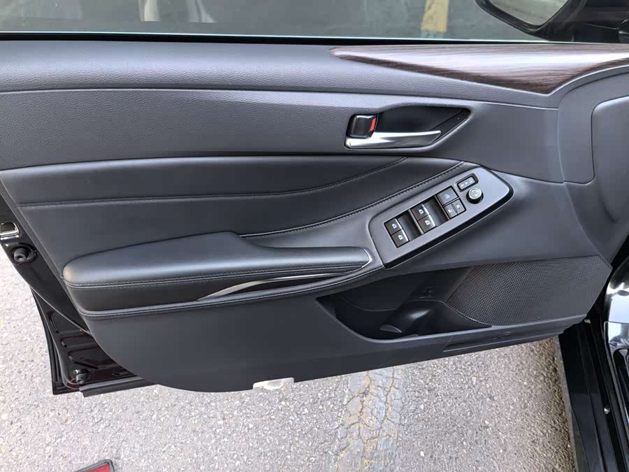 Toyota Avalon 2022 car image #17