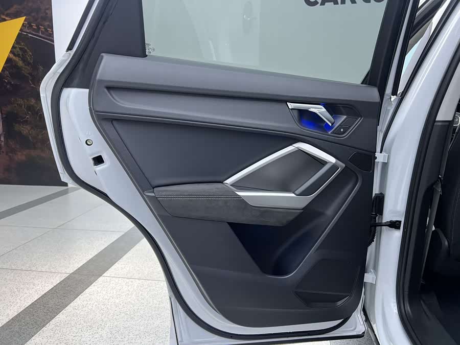 Audi Q3 2022 car image #17