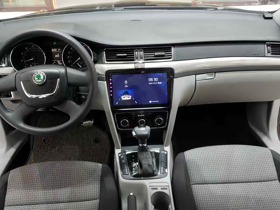 Skoda Superb 2012 imagen de coche #17