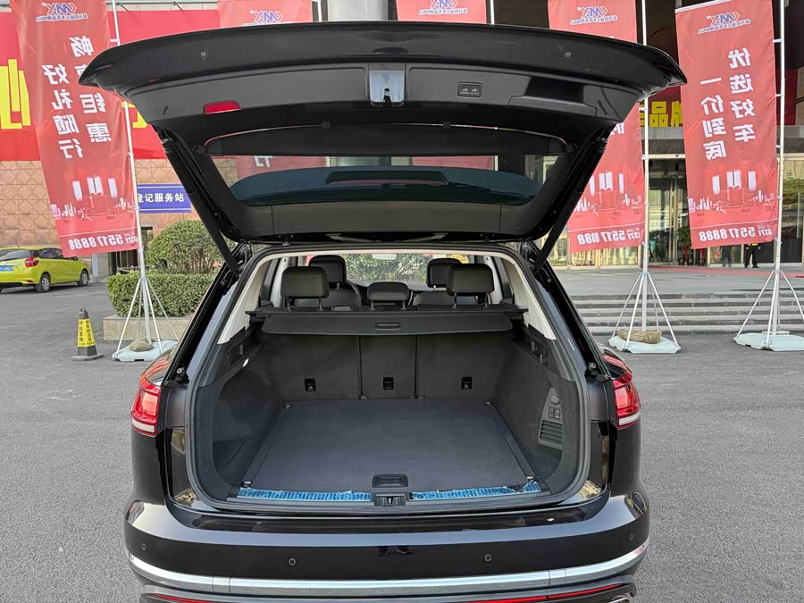 Volkswagen Touareg 2019 car image #17