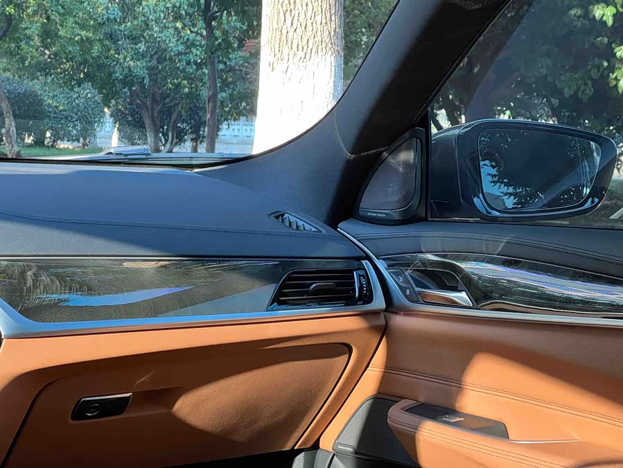 BMW 6 Series GT 2020 immagine di auto #17