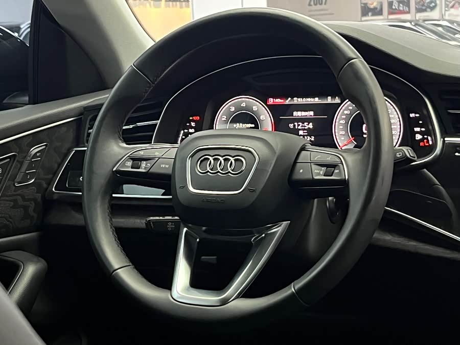 Audi Q8 2022 car image #17