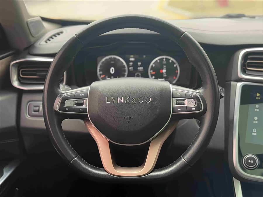 Lynk & Co 01 2018 #17 Lynk & Co 01 2018 image de voiture #17