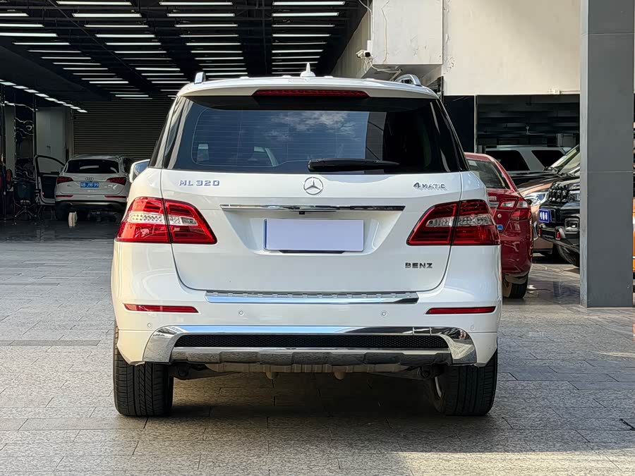 Mercedes-Benz M Class 2015 car image #17