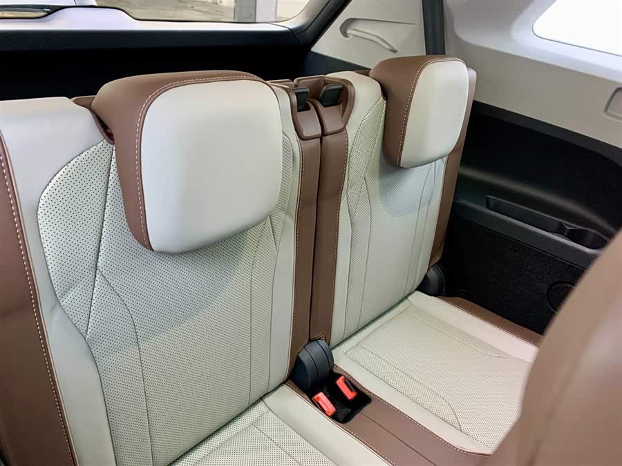 Volkswagen ID.6 X 2022 car image #17