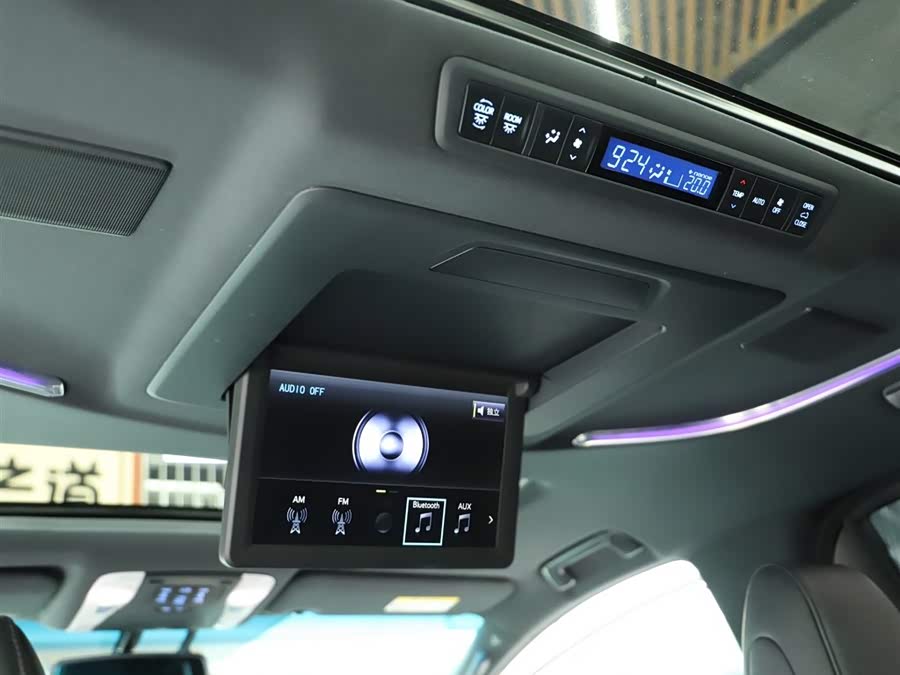 Toyota Alphard 2019 car image #17