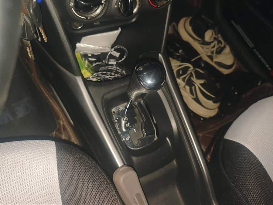 Peugeot 2008 2016 car image #17