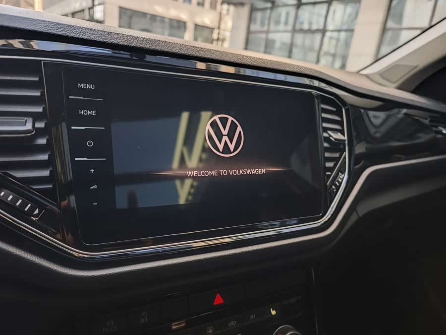 Volkswagen T-Roc 2022 car image #17