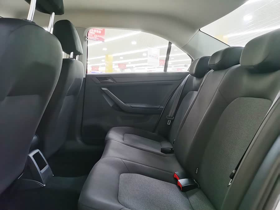 Volkswagen Jetta 2019 image de voiture #17