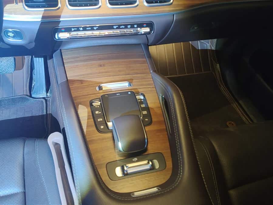 Mercedes-Benz GLE Class New Energy 2022 car image #17