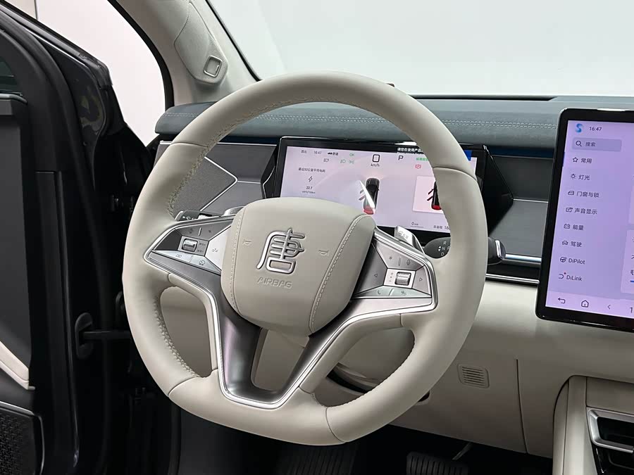 BYD Tang L 2025 صورة سيارة #17