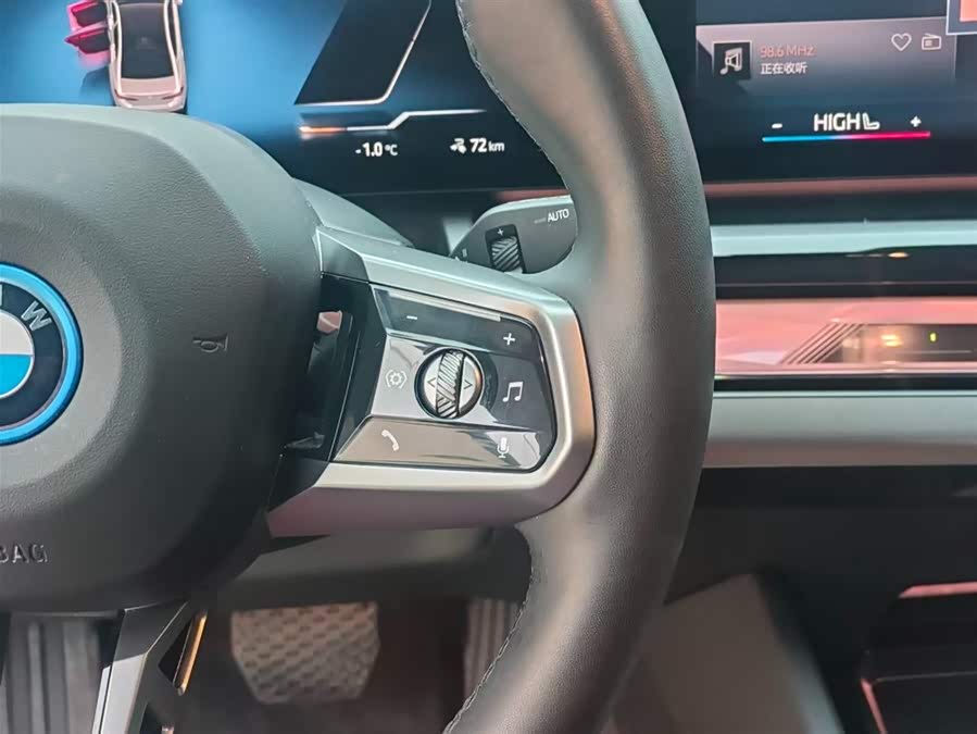 BMW i5 2025 изображение автомобиля #17