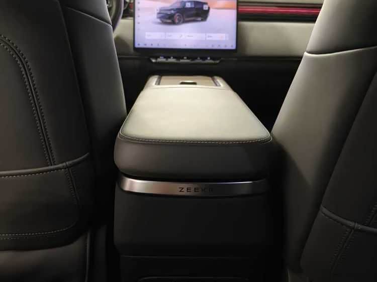 Zeekr 7X 2024 car image #17