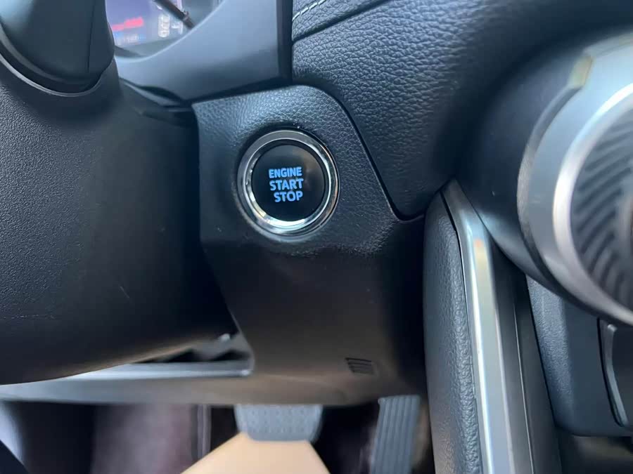 Toyota RAV4 2021 صورة سيارة #17