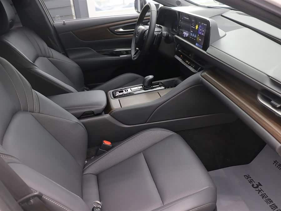 Toyota Crown 2025 immagine di auto #17