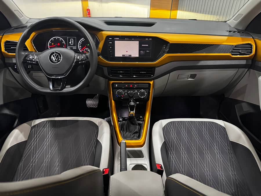 Volkswagen T-Cross 2021 #17 Volkswagen T-Cross 2021 car image #17