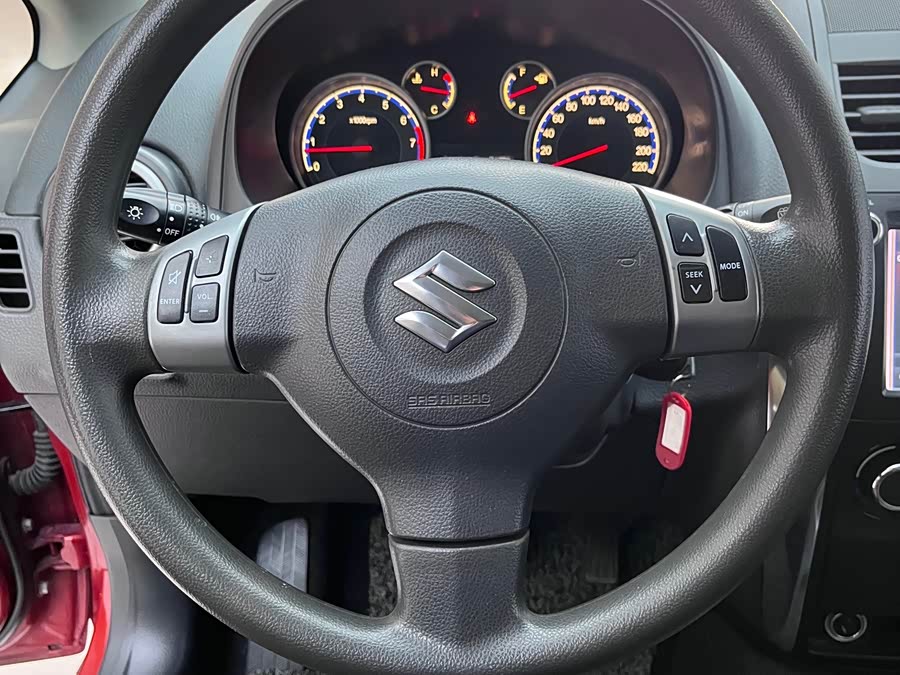 Suzuki SX4 2014 car image #17