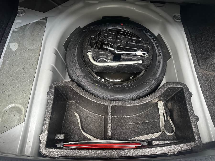 Skoda Rapid 2015 imagen de coche #17