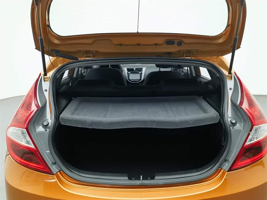 Mazda Reina Hatchback 2014 car image #17