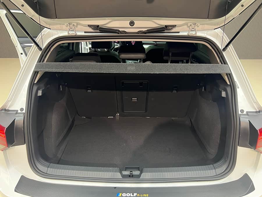 Volkswagen Golf 2023 car image #17