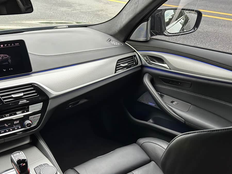 BMW M5 2023 #17 BMW M5 2023 صورة سيارة #17