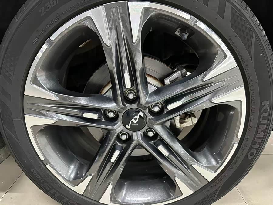 Kia K5 2023 car image #17