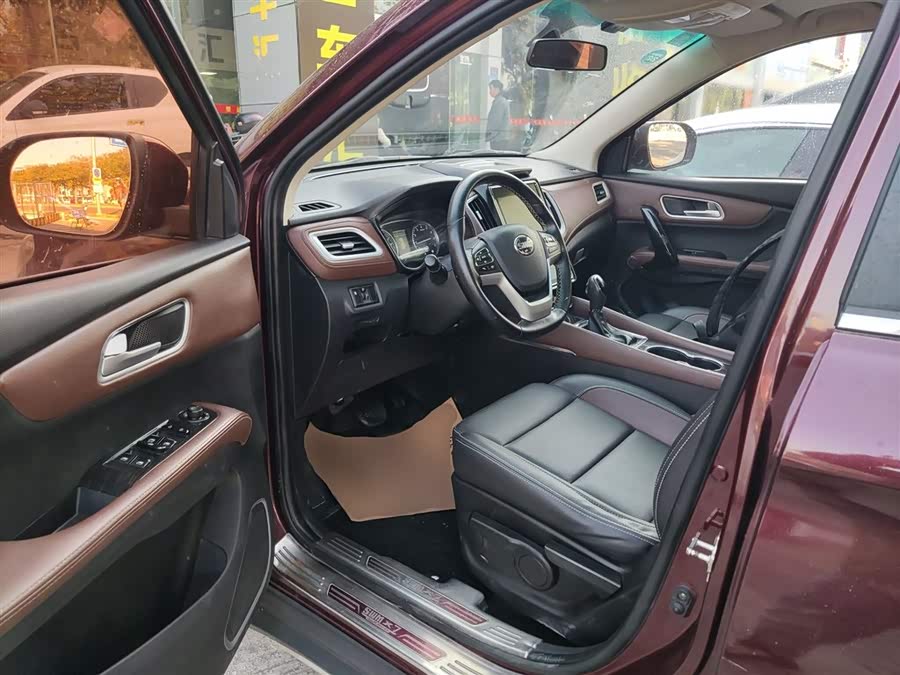 SWM X7 2017 صورة سيارة #17