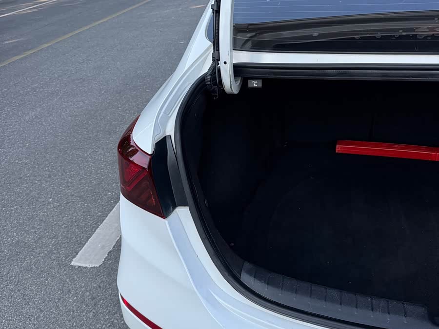 Kia K3 2019 car image #17