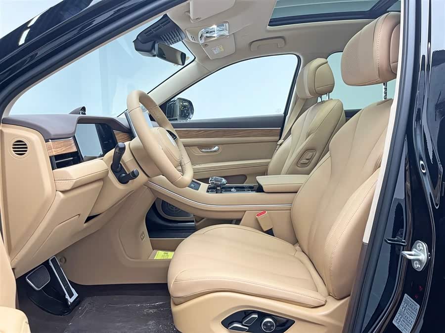 2025 car image #17